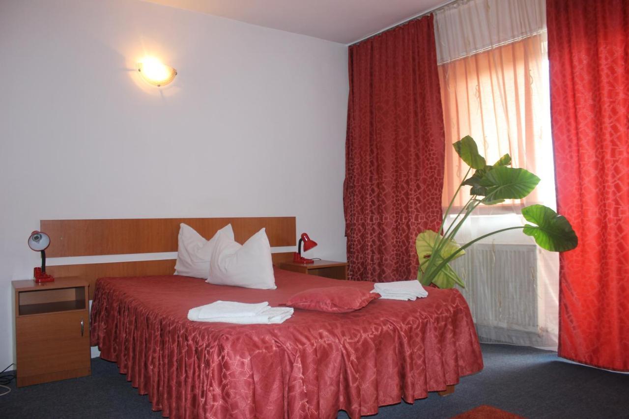 Bed and Breakfast Riviera Valceana Râmnicu Vâlcea Exterior foto