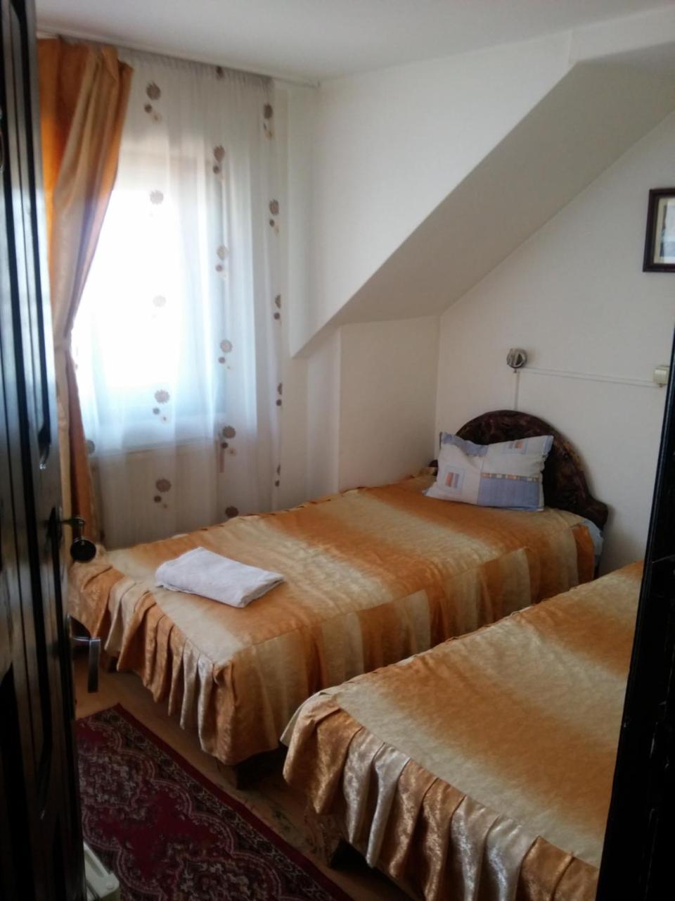 Bed and Breakfast Riviera Valceana Râmnicu Vâlcea Exterior foto