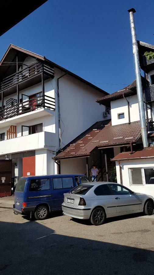 Bed and Breakfast Riviera Valceana Râmnicu Vâlcea Exterior foto