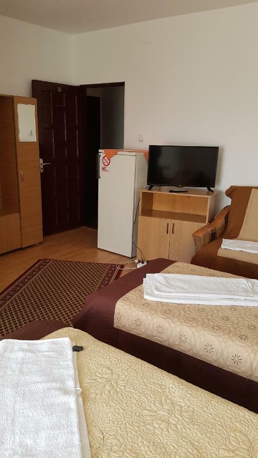 Bed and Breakfast Riviera Valceana Râmnicu Vâlcea Exterior foto